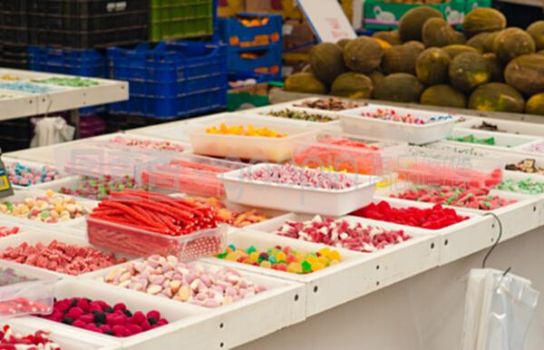 都市甜蜜一角 街頭市場糖果食品的銷售特色